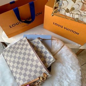 ⛔️SOLD⛔️ Authentic LV Damier Azur NF GM Wristlet